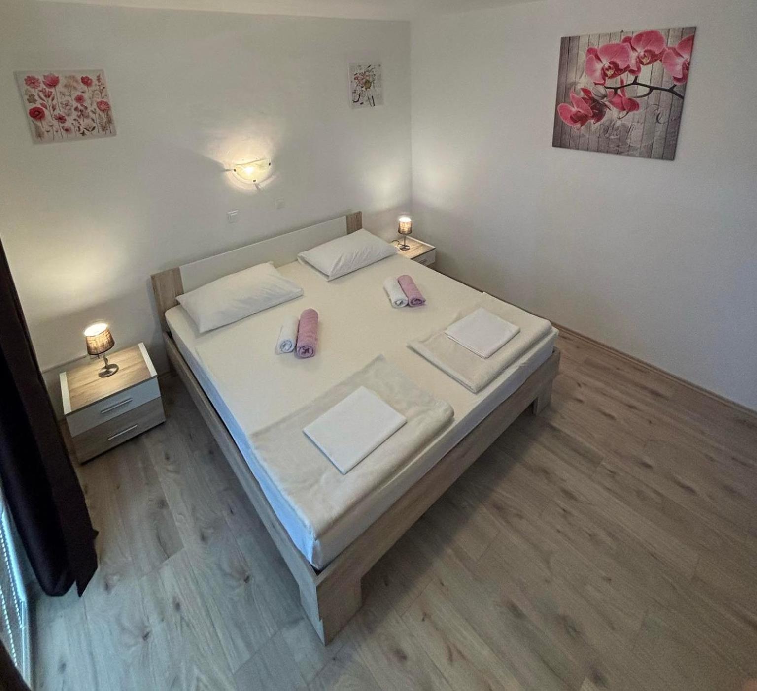 Apartments Lota Starigrad Paklenica Exterior foto