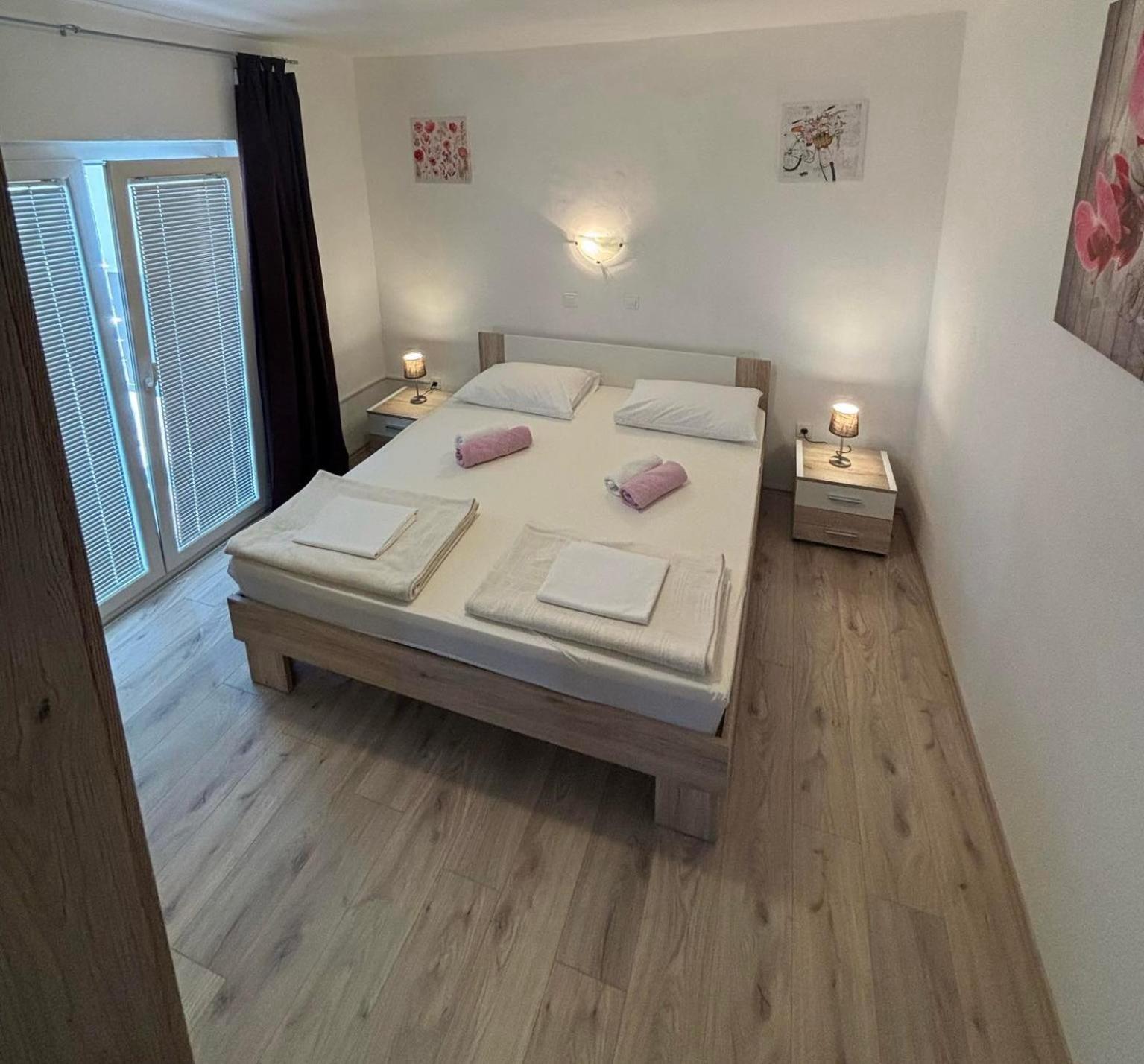 Apartments Lota Starigrad Paklenica Exterior foto